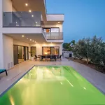 Ajlin Mit Privatem Beheizbarem Pool - By Istrabook Villa *