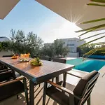 Ajlin Mit Privatem Beheizbarem Pool - By Istrabook Medulin