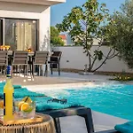 Villa Ajlin Mit Privatem Beheizbarem Pool - By Istrabook