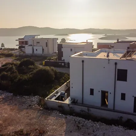 Ajlin Mit Privatem Beheizbarem Pool Villa