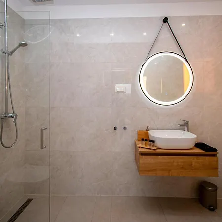 Ajlin Mit Privatem Beheizbarem Pool Villa *