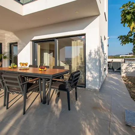 Villa Ajlin Mit Privatem Beheizbarem Pool *