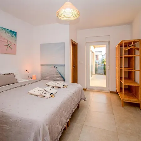 Ajlin Mit Privatem Beheizbarem Pool Willa