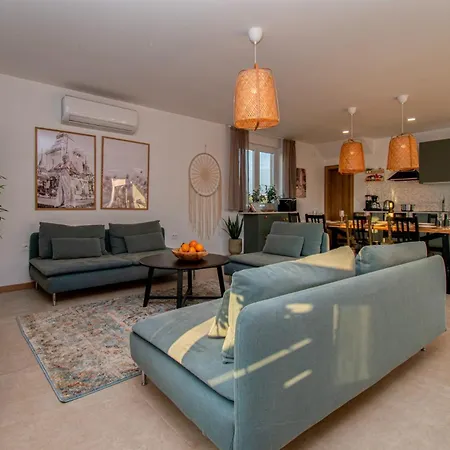 Ajlin Mit Privatem Beheizbarem Pool *