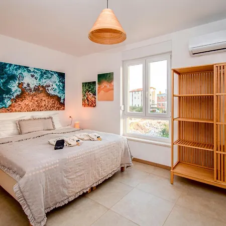 Ajlin Mit Privatem Beheizbarem Pool Villa