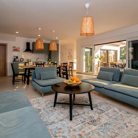 Ajlin Mit Privatem Beheizbarem Pool Villa *