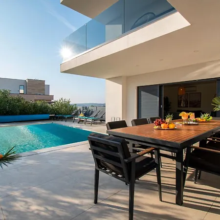 Ajlin Mit Privatem Beheizbarem Pool Villa Medulin
