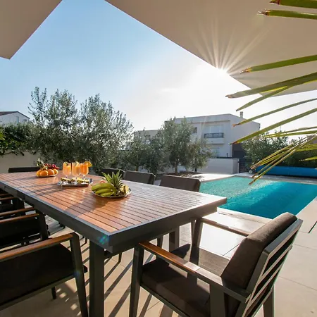 Ajlin Mit Privatem Beheizbarem Pool Medulin