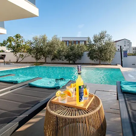 Ajlin Mit Privatem Beheizbarem Pool Willa *