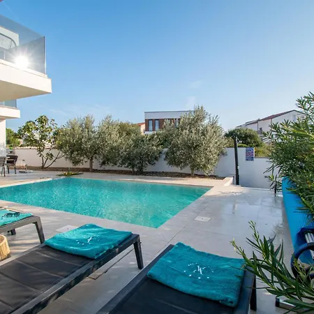 Ajlin Mit Privatem Beheizbarem Pool Willa Medulin