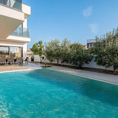 Ajlin Mit Privatem Beheizbarem Pool - By Istrabook *