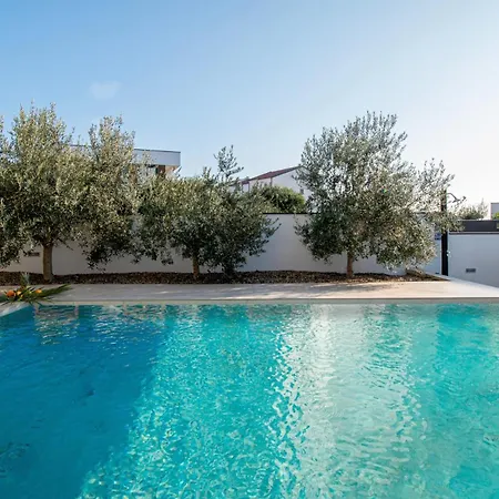 Ajlin Mit Privatem Beheizbarem Pool * Medulin