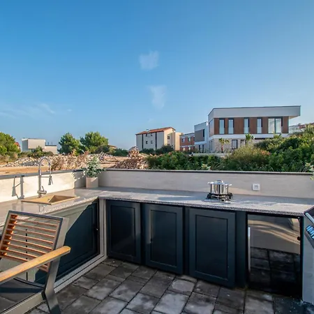 Ajlin Mit Privatem Beheizbarem Pool Villa *