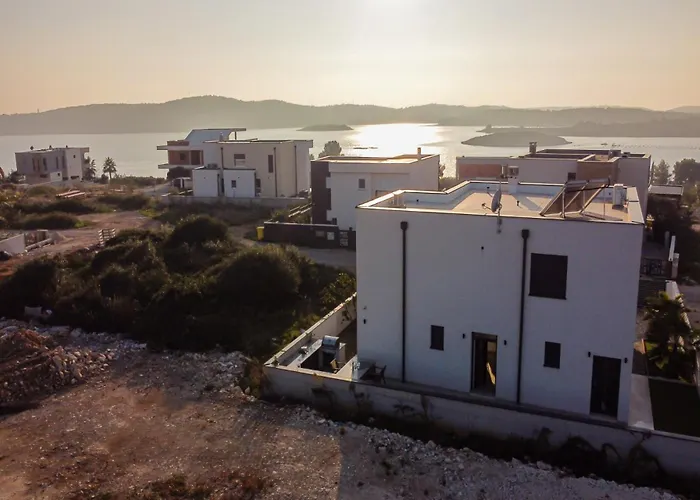 Ajlin Mit Privatem Beheizbarem Pool Villa