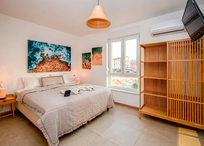 Ajlin Mit Privatem Beheizbarem Pool Villa