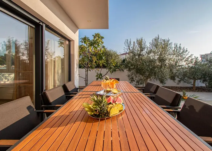 Ajlin Mit Privatem Beheizbarem Pool Villa