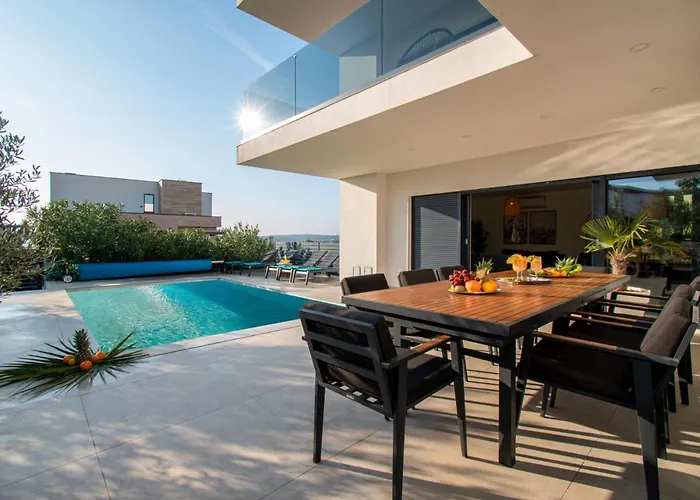 Ajlin Mit Privatem Beheizbarem Pool Villa Medulin