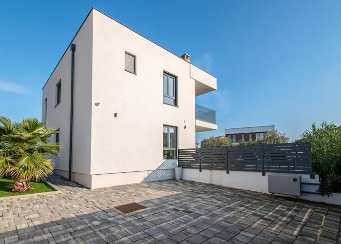 Ajlin Mit Privatem Beheizbarem Pool * Medulin