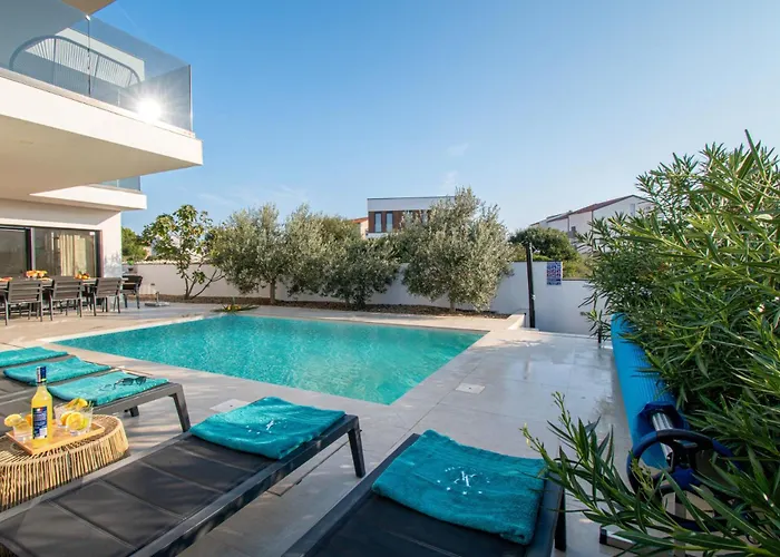 Ajlin Mit Privatem Beheizbarem Pool Villa Medulin
