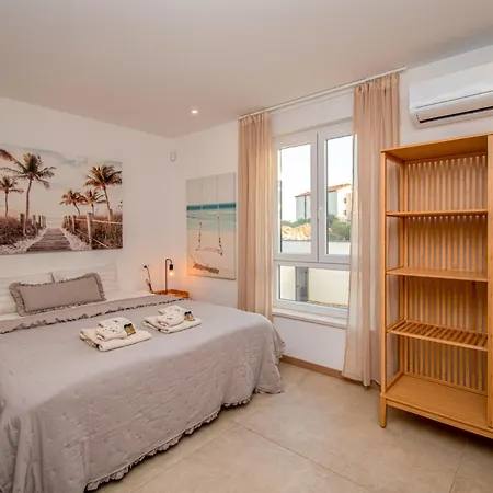 Villa Ajlin Mit Privatem Beheizbarem Pool