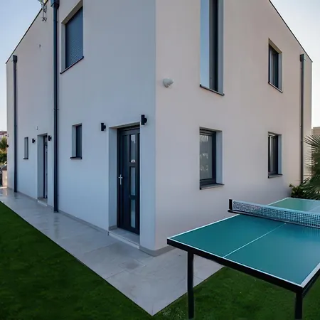 Ajlin Mit Privatem Beheizbarem Pool * Medulin