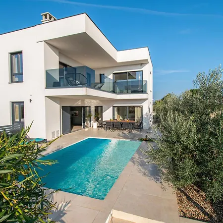 Villa Ajlin Mit Privatem Beheizbarem Pool Medulin