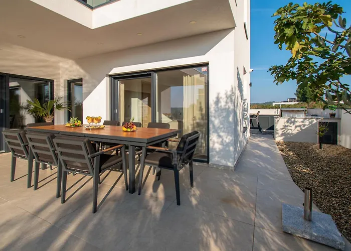 Vila Ajlin Mit Privatem Beheizbarem Pool *