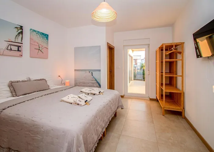 Ajlin Mit Privatem Beheizbarem Pool Vila