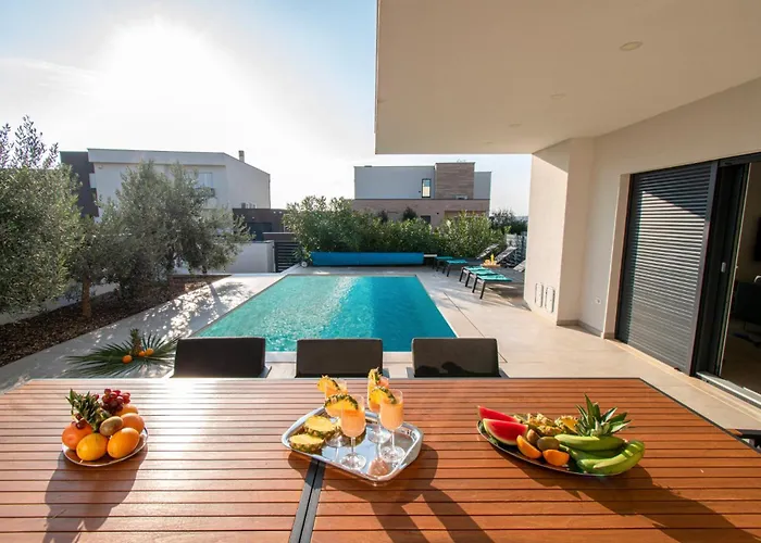 Ajlin Mit Privatem Beheizbarem Pool