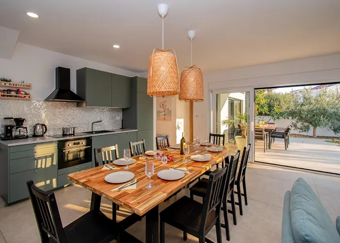 Ajlin Mit Privatem Beheizbarem Pool Vila