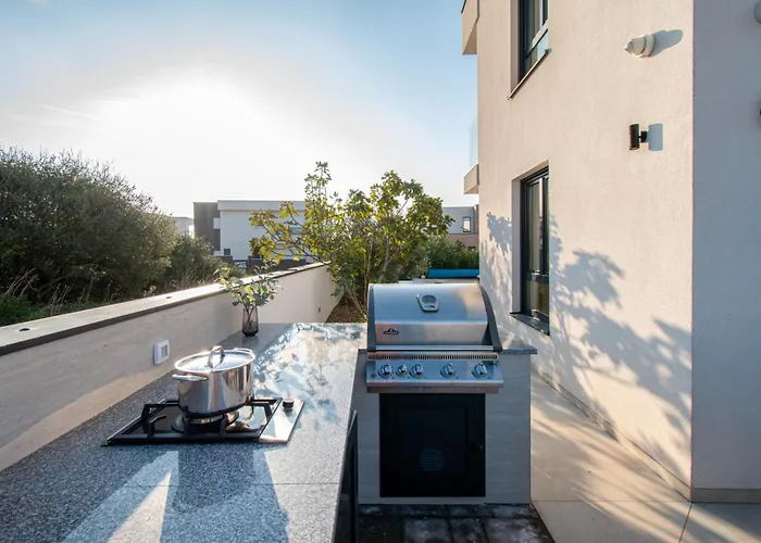 Vila Ajlin Mit Privatem Beheizbarem Pool *