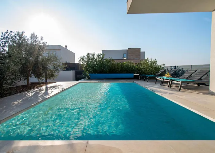 Ajlin Mit Privatem Beheizbarem Pool Medulin