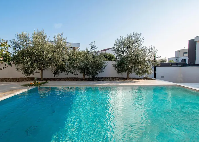 Ajlin Mit Privatem Beheizbarem Pool * Medulin