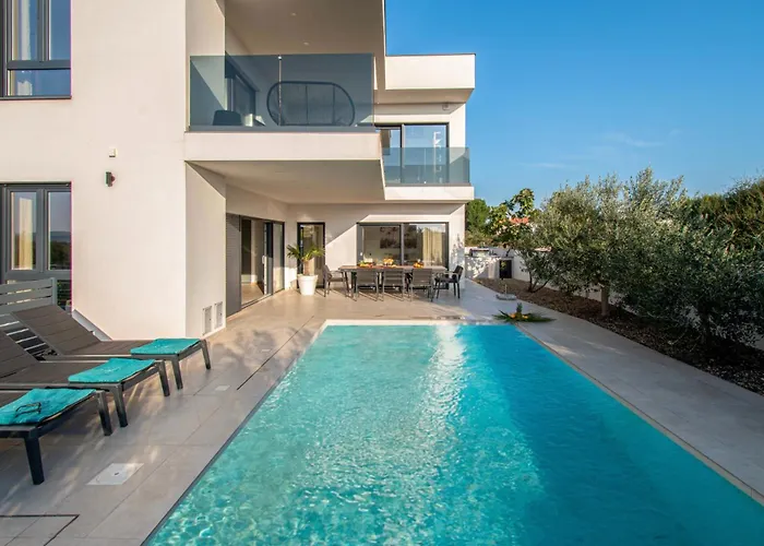 Ajlin Mit Privatem Beheizbarem Pool